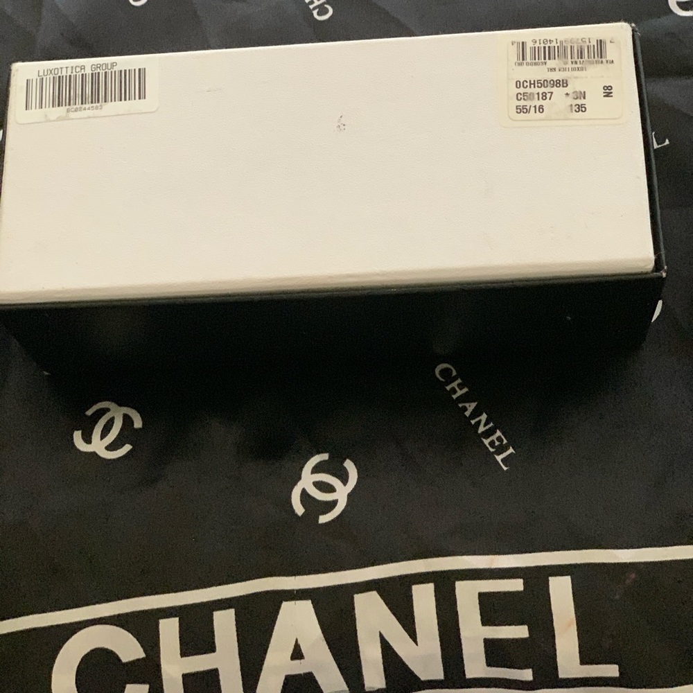 Empty box - Picture 3 of 5